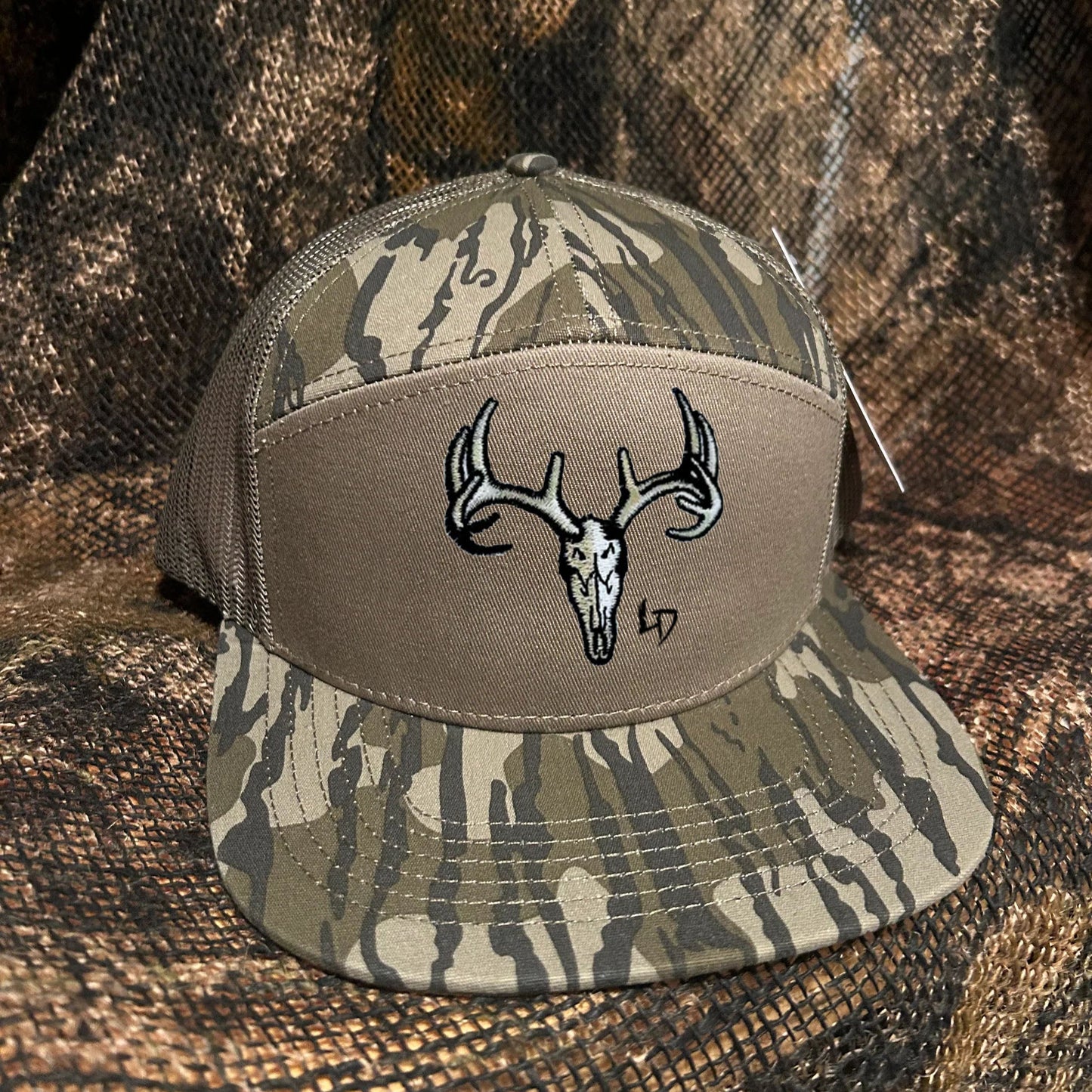 Skull Mount— 7 Pannel Bottomland Camo
